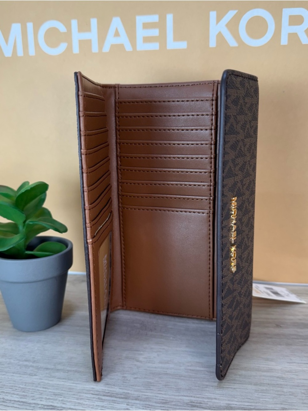 Michael Kors wallet - Picture 7 of 7